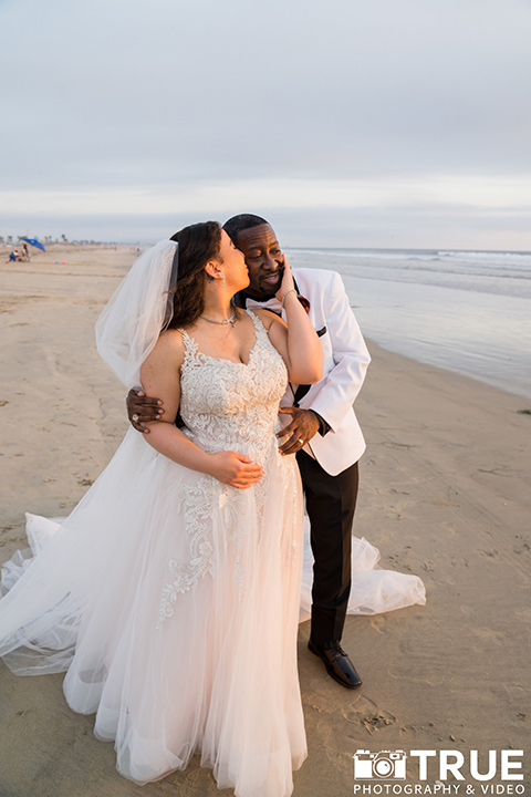  black and white beach wedding with lux details – on the beach 