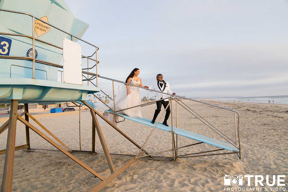  black and white beach wedding with lux details –on the beach 