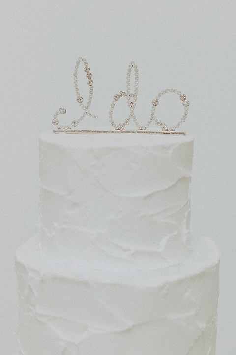  white and black wedding at the East Angel in LA – cake