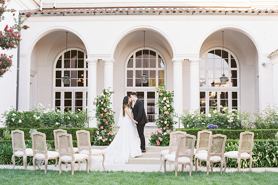  black and white classic wedding at the ebell in LA – first kiss 