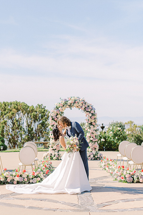  black and white beach wedding with lux details – ceremony 