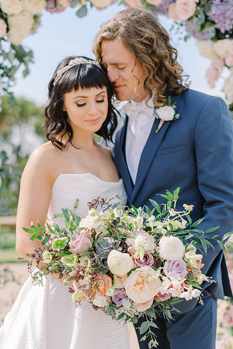  black and white beach wedding with lux details – ceremony 