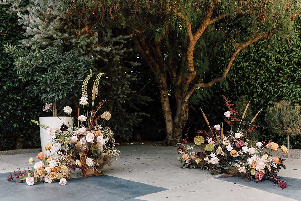  fig house shoot with burgundy and yellow details and the groom in a burgundy tuxedo – ceremony space