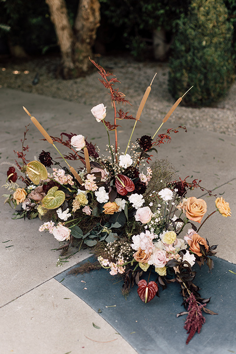  fig house shoot with burgundy and yellow details and the groom in a burgundy tuxedo – ceremony décor 