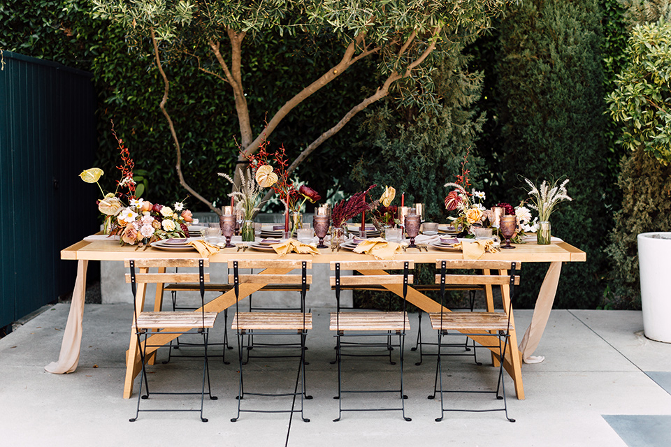  fig house shoot with burgundy and yellow details and the groom in a burgundy tuxedo – tables 