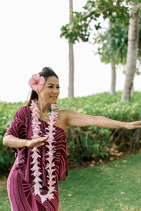  tropical tan and berry colored wedding in Hawaii – Hawaiian dancer 