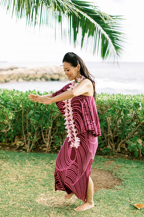  tropical tan and berry colored wedding in Hawaii – Hawaiian dancer 