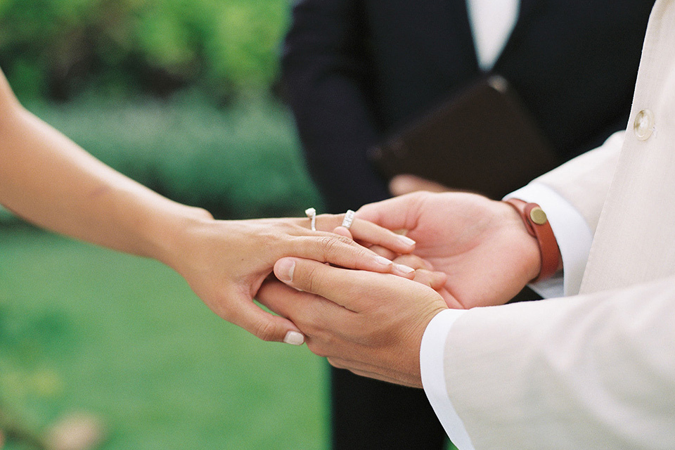  tropical tan and berry colored wedding in Hawaii – rings 