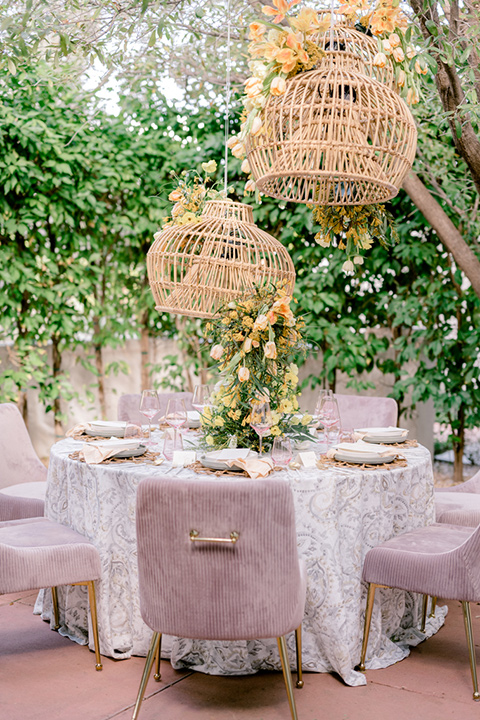 a golden toned wedding with garden details in Arizona - reception décor 