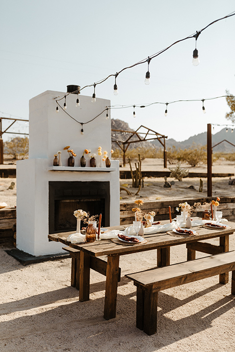 a dessert wedding in Joshua tree shown two ways: a modern black and white theme and a neutral gold and tan theme – decor 