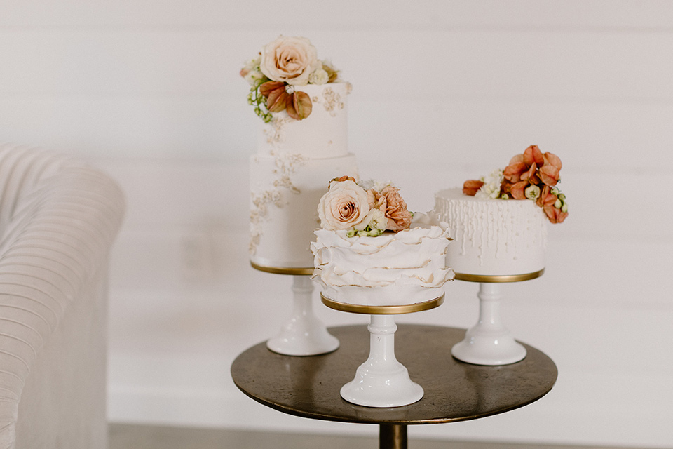 an amber toned wedding in san diego california with the bride in a modern fitted gown with cap sleeves and the groom in a caramel suit – cake and desserts 