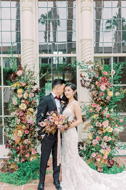  black and white wedding design at the Maxwell House with touches of pink – couple at ceremony 