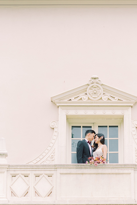  black and white wedding design at the Maxwell House with touches of pink – couple on the balcony 