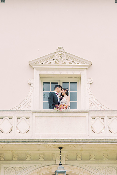  black and white wedding design at the Maxwell House with touches of pink – couple on the balcony 