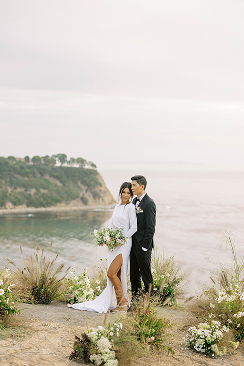  modern black and white upscale wedding on the cliffs overlooking the ocean – couple at ceremony 