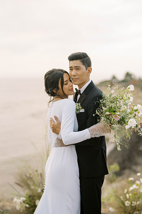  modern black and white upscale wedding on the cliffs overlooking the ocean – couple at ceremony 