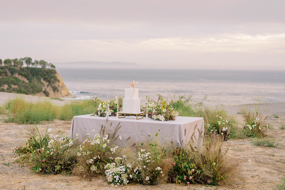  modern black and white upscale wedding on the cliffs overlooking the ocean – tables 