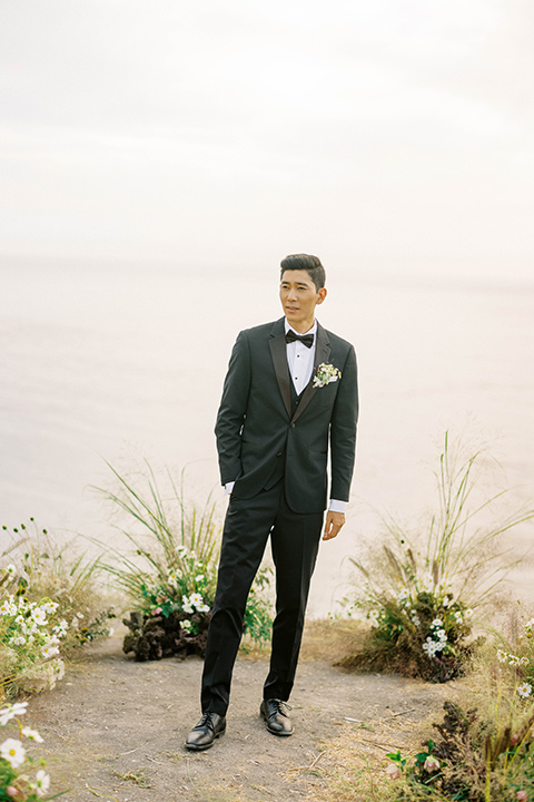  modern black and white upscale wedding on the cliffs overlooking the ocean – groom 