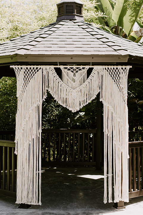  black and white wedding design at the Maxwell House with touches of pink – details and macrame 