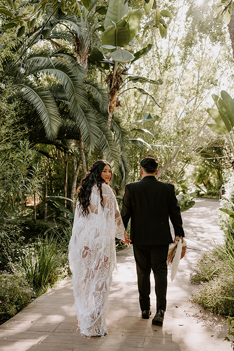  black and white wedding design at the Maxwell House with touches of pink – couple at reception 