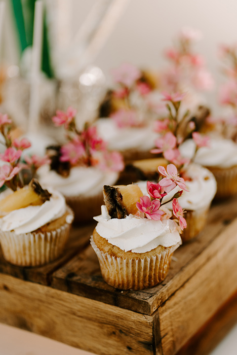  black and white wedding design at the Maxwell House with touches of pink – cake + dessert 