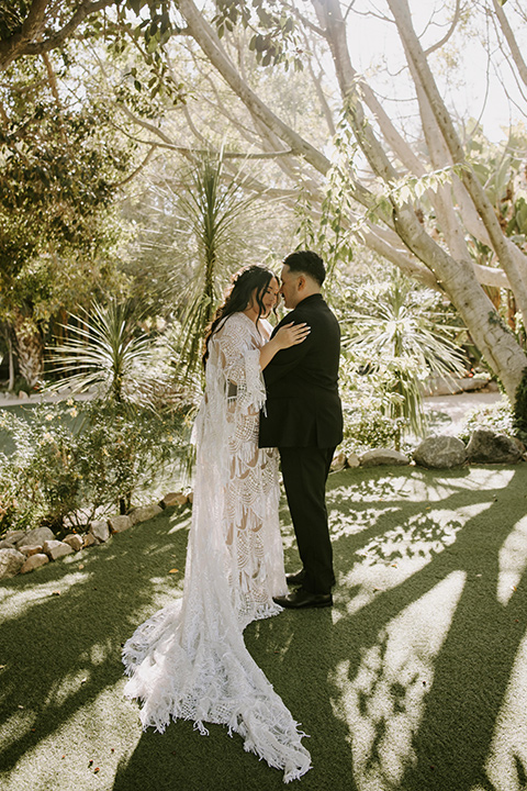  black and white wedding design at the Maxwell House with touches of pink – couple at reception 