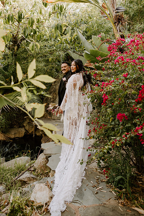  black and white wedding design at the Maxwell House with touches of pink – couple at reception 