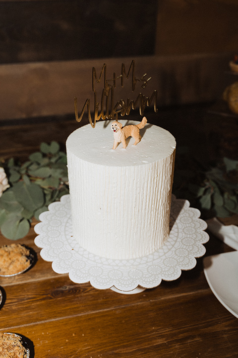  a neutral monochromatic earth toned wedding with boho trendy vibes - cake 