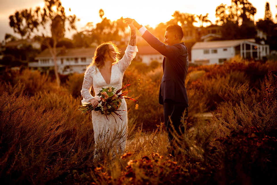  newport wedding in the cliffs with the bride in a lace gown and the groom in a navy blue suit – sunset 