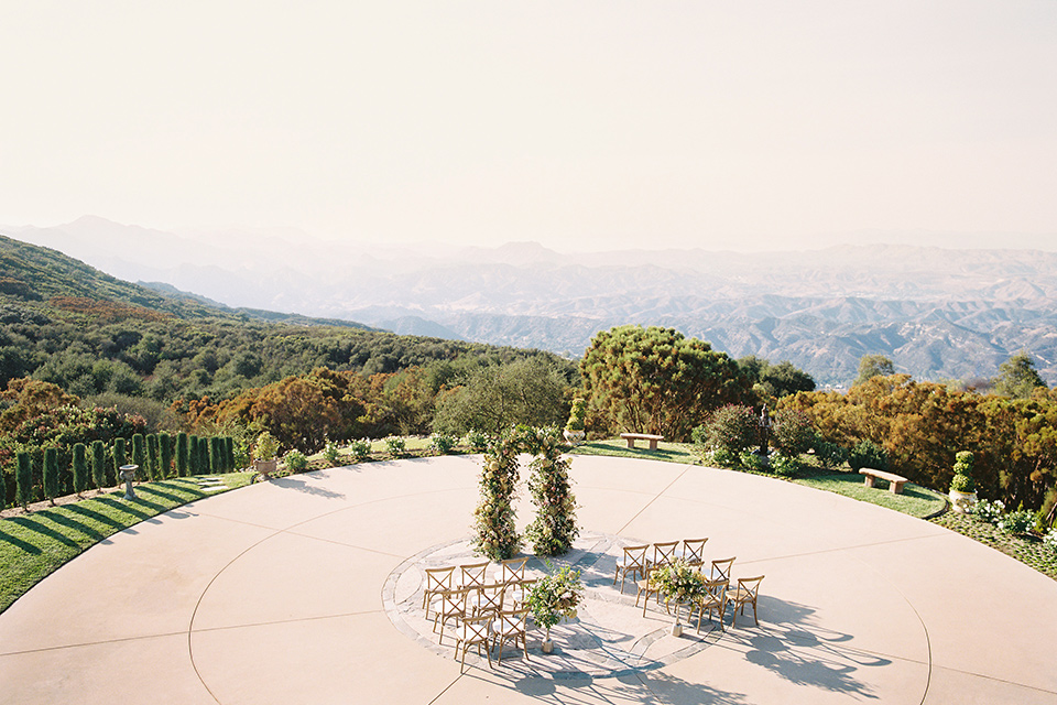  classic black tie wedding at the stone mountain estate – ceremony space 