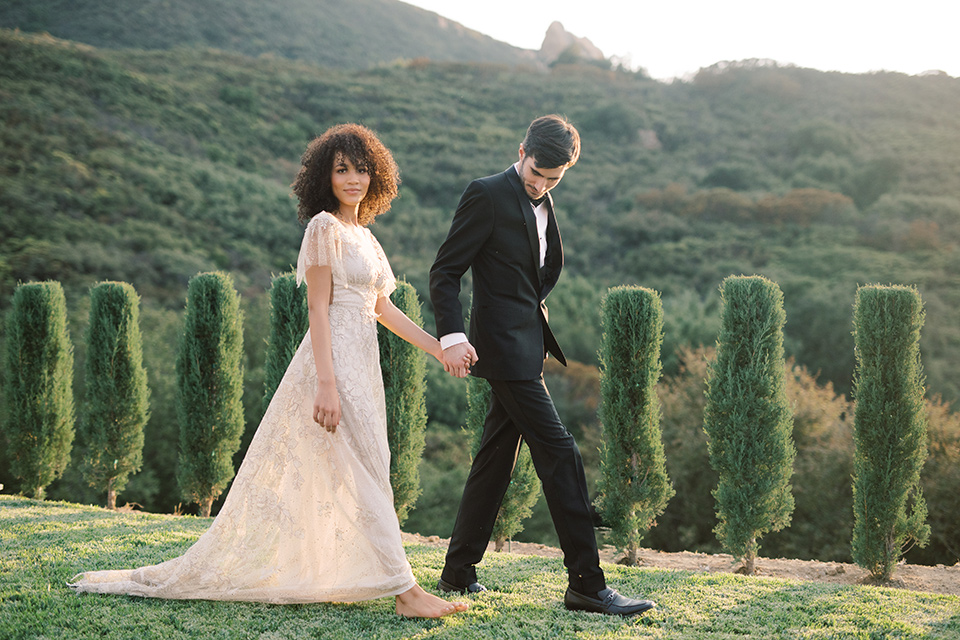  classic black tie wedding at the stone mountain estate – walking 