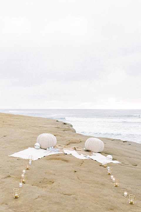  sunset cliffs elopement with confetti poppers and a chic picnic – ceremony decor