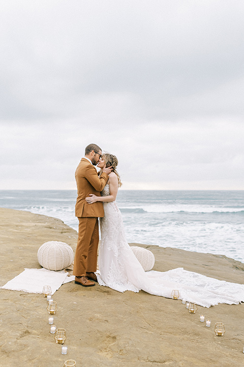  sunset cliffs elopement with confetti poppers and a chic picnic – ceremony