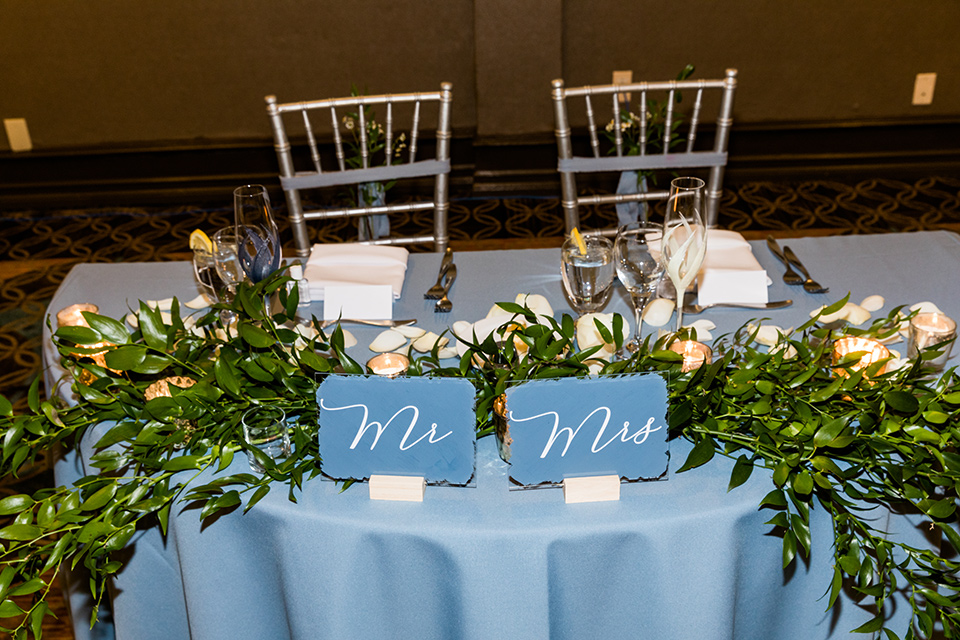  blue wedding on the sand - sweetheart table 