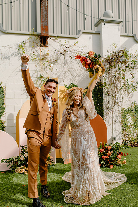  retro boho wedding with amber and brown color scheme – ceremony celebration 