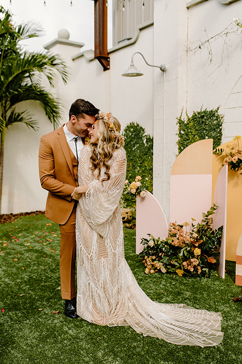  retro boho wedding with amber and brown color scheme – ceremony couple
