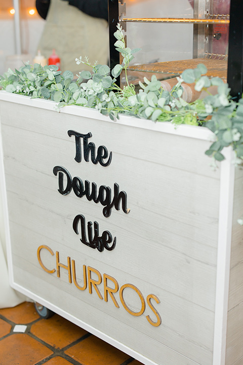  a colorful wedding with black tie style – churro and donuts 