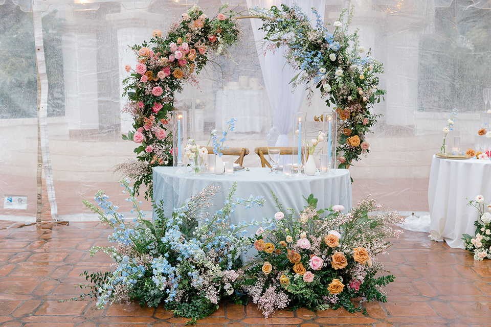  a colorful wedding with black tie style - sweetheart table 