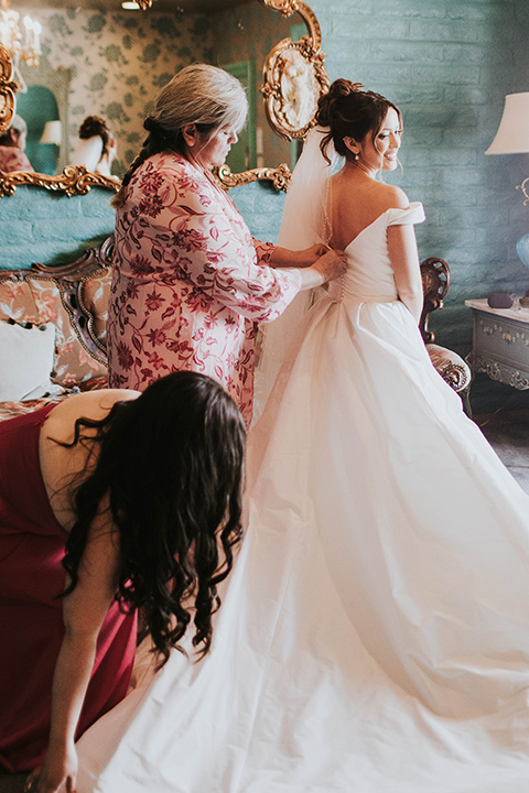  a grand pink and rose las vegas style wedding with bold trendy details – bride getting ready 