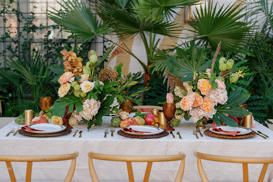  tropical and fun wedding at the Ryder Hotel – reception décor + tables 